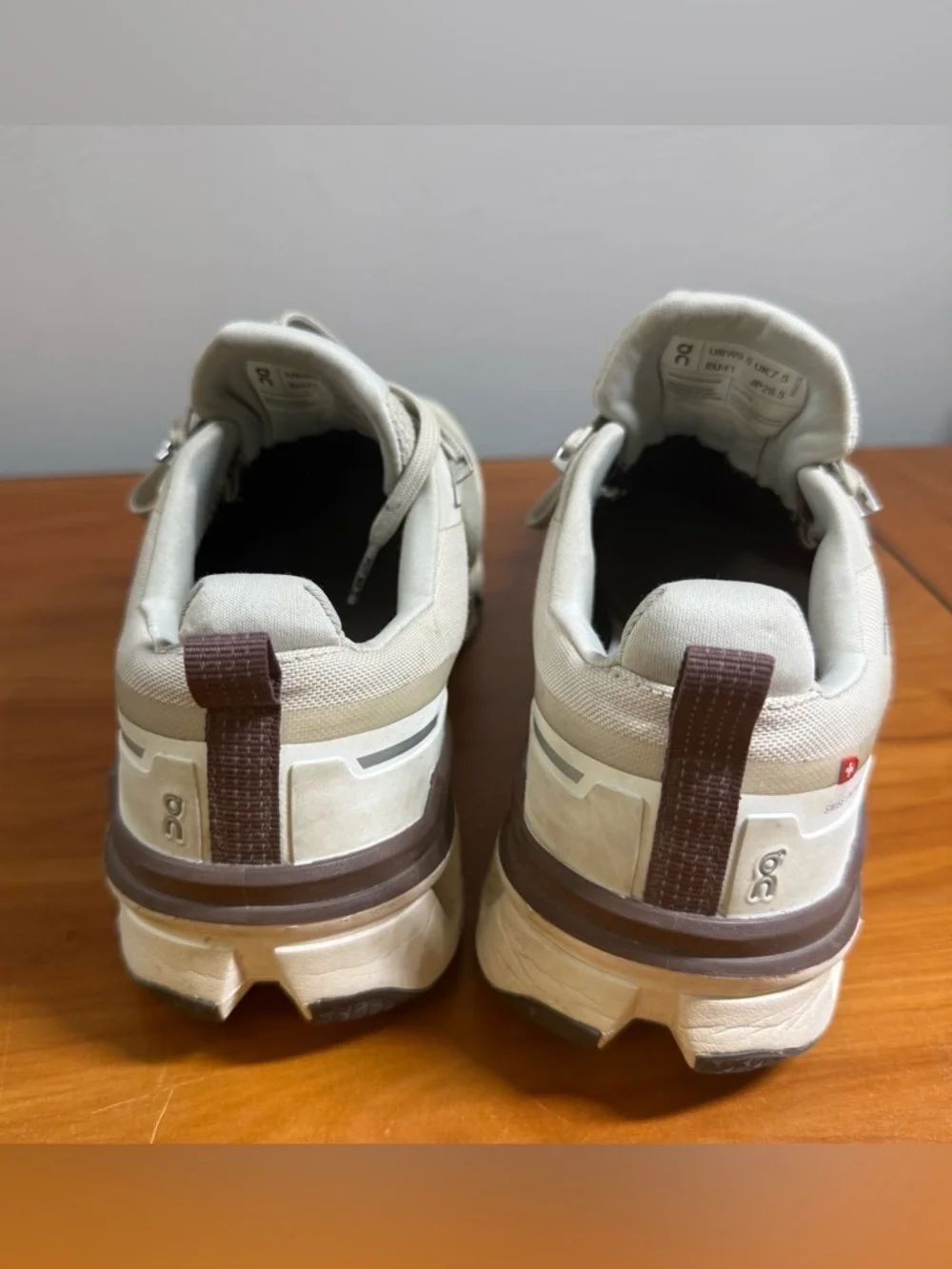 On Running Cloudwander Waterproof Hiking Sneaker Shoe Running Ivory Sand‎ W9.5